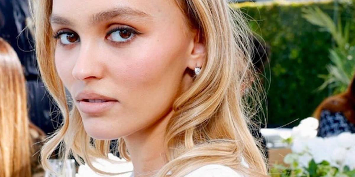 Lily-Rose Depp : Le précieux cadeau de la Saint-Valentin offert par son amour Shake 070