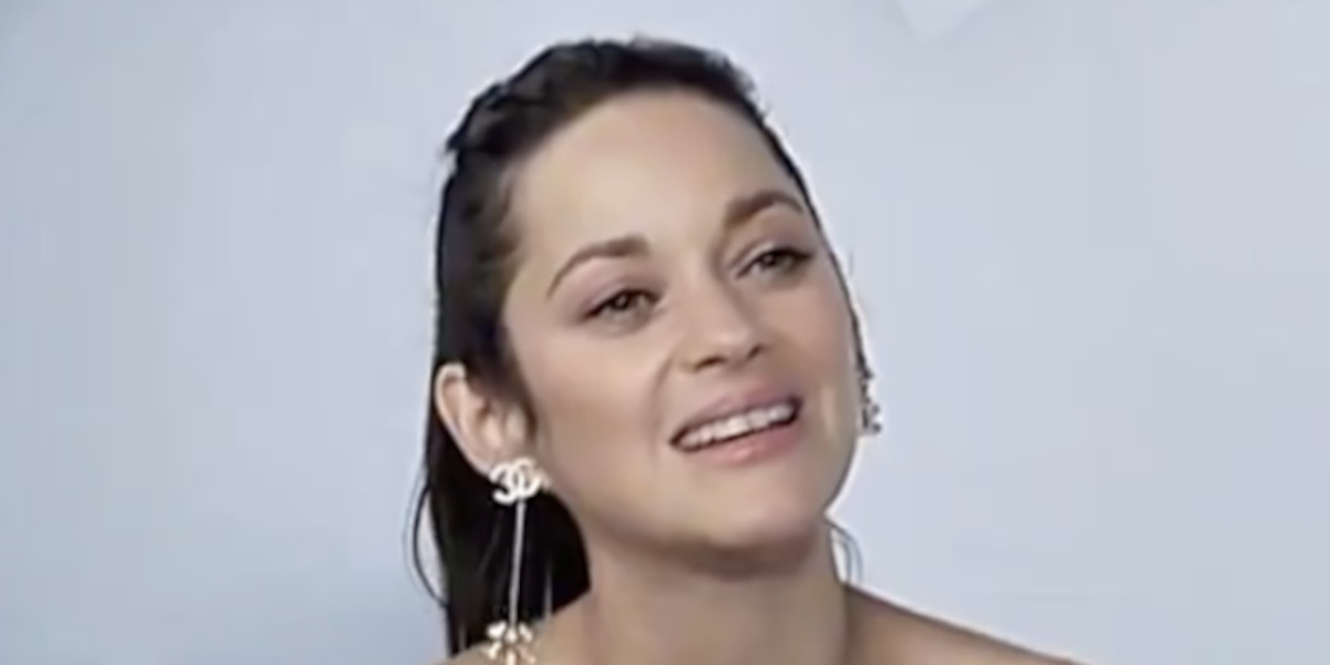 Marion Cotillard triste face à son fils Marcel qui grandit