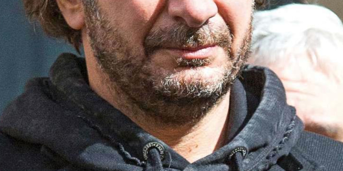 Michaël Youn séparé d'Isabelle Funaro, il vend son hôtel particulier