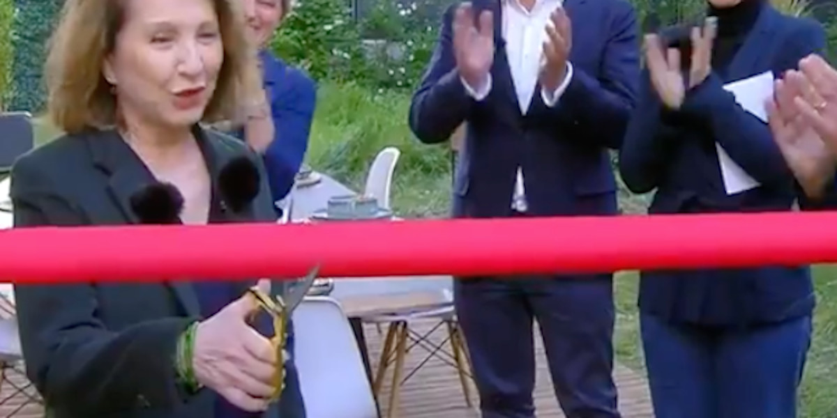 Nathalie Baye transformée dans C à Vous, rides disparues (vidéo)