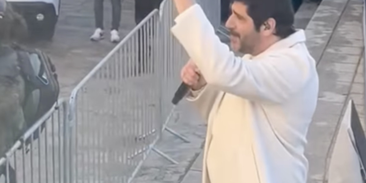 Patrick Fiori : Le geste symbolique du Pape François à Ajaccio (vidéo)