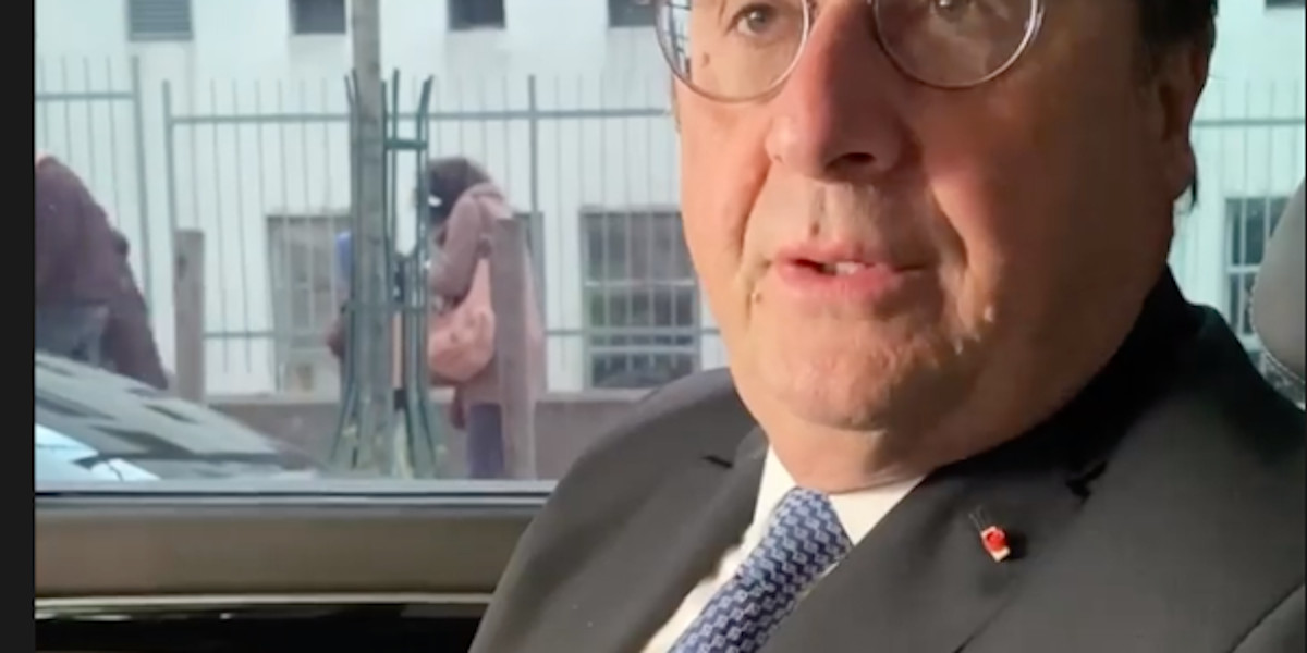 François Hollande menacé et escorté - Il dévoile son quotidien avec Julie Gayet (photo)