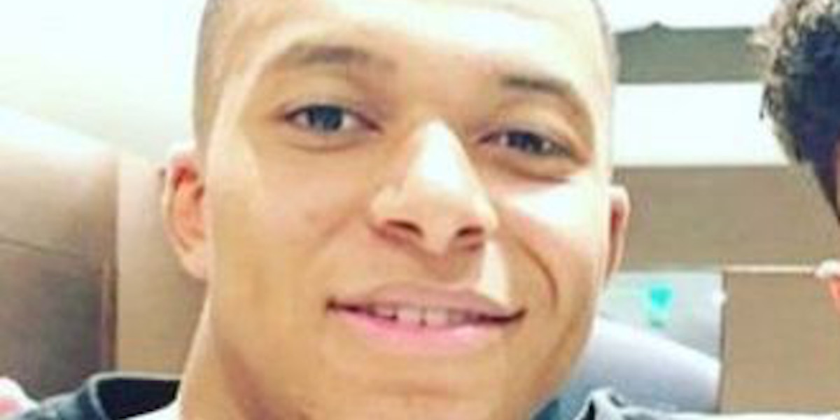 Kylian Mbappé et Emma Smet angoissés, un pote coincé en Ukraine en guerre