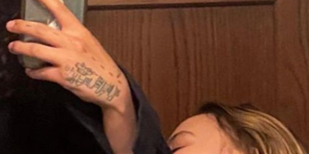 Lily-Rose Depp en couple avec 070 Shake, Vanessa Paradis en ébullition, geste qui en dit long