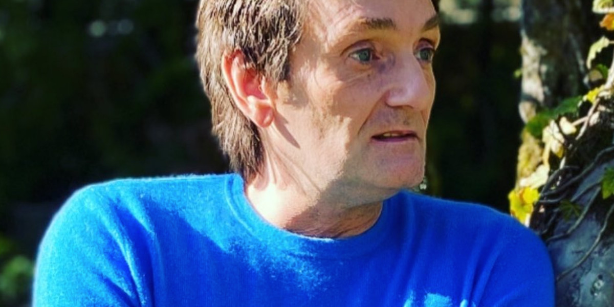 Pierre Palmade en difficulté familiale à Bordeaux : À la recherche d'un refuge loin de sa mère