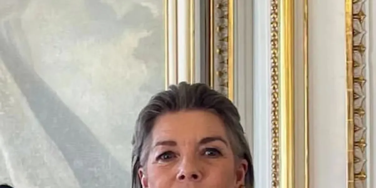 Albert et Caroline de Monaco, événement spécial à Monaco - Geste classe de Line Renaud