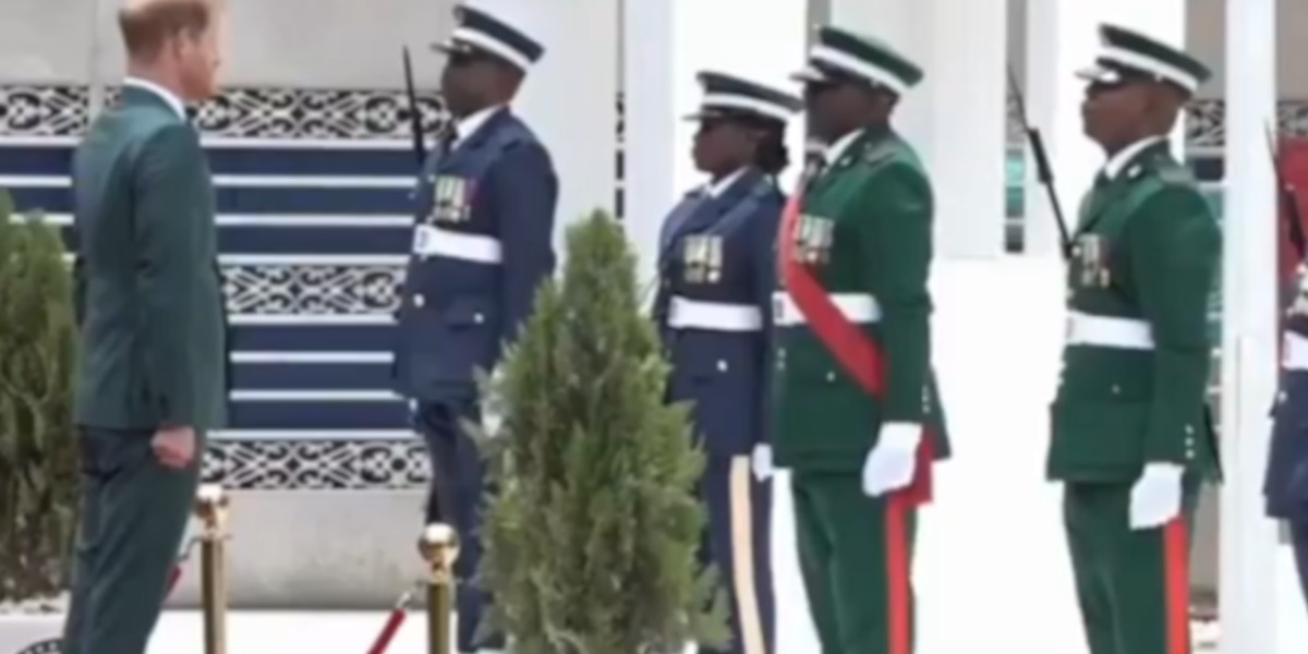 Prince Harry : Manque de respect envers Charles III au Nigéria : critiques pour avoir passé en revue les troupes