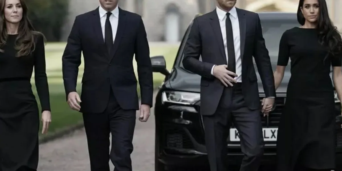 Prince Harry ridiculisé à la veillée en hommage à la reine - Un détail sur son uniforme lui brise le cœur