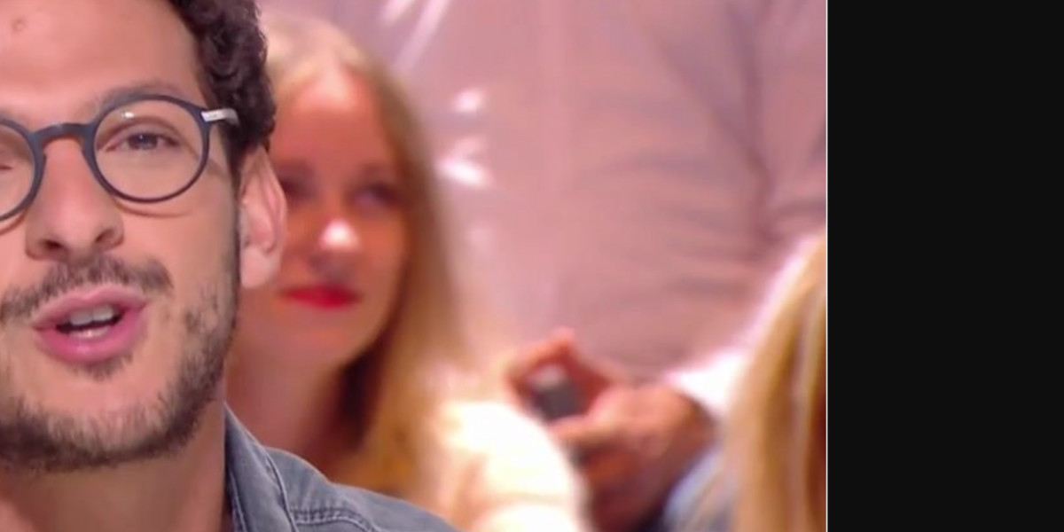 Quotidien : Vincent Dedienne se livre comme jamais : Son histoire bouleversante de l'adoption révélée !