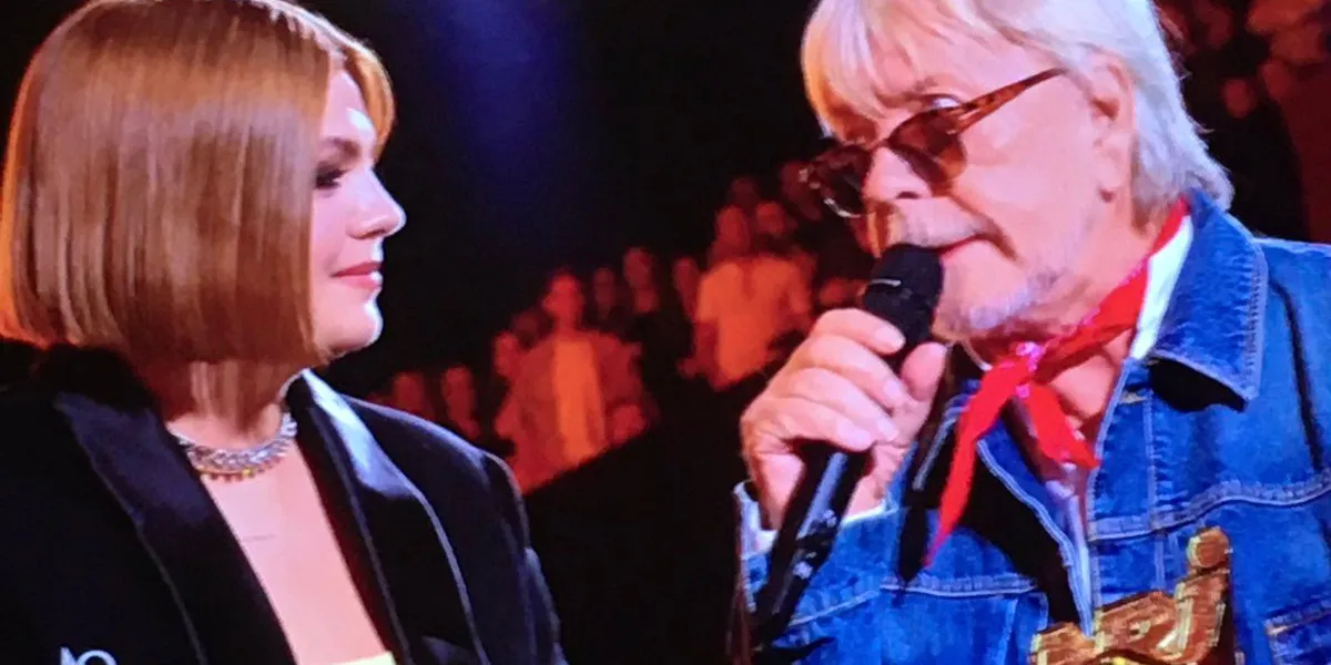 Renaud lâché par Cerise, voix tremblante aux NRJ Music Awards, le chanteur accuse le coup