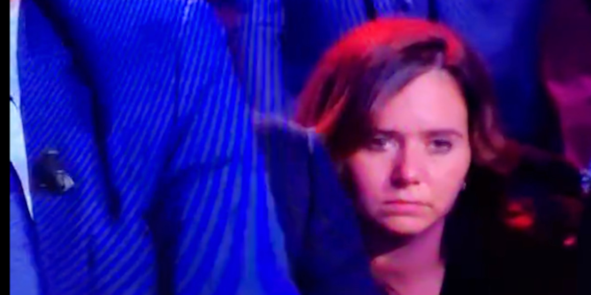 Sarah Knafo dérange la femme d'Eric Zemmour - son comportement étrange sur C8 (vidéo)