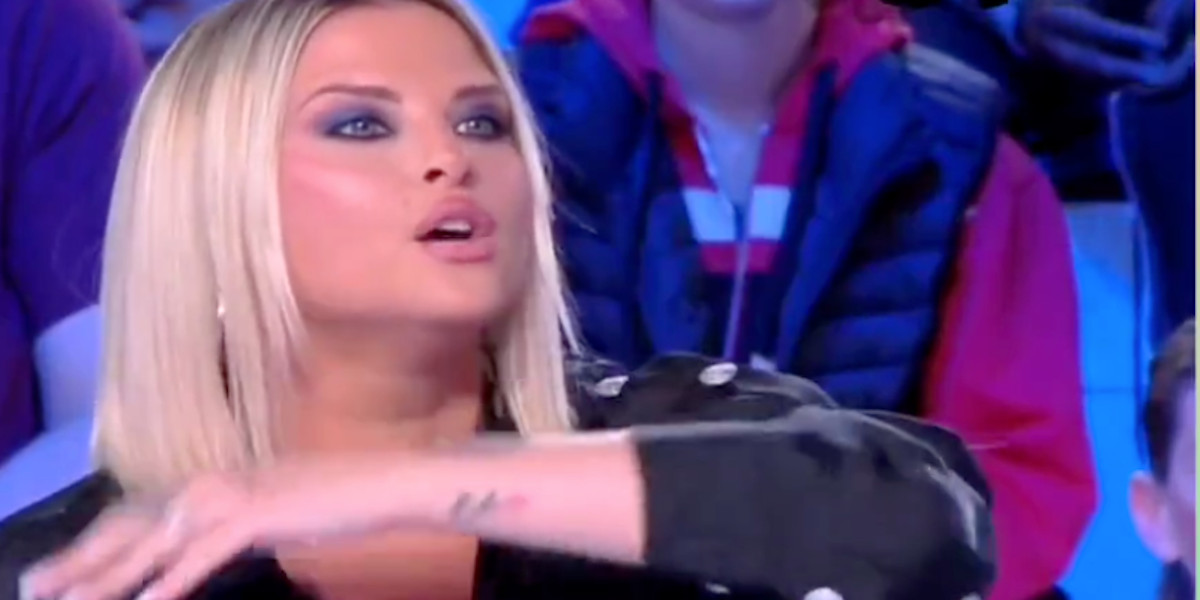 Scène de ménage en direct sur TPMP : Kelly Vedovelli et Cyril Hanouna se disputent violemment (vidéo)