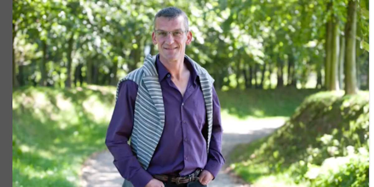 Suicide de Jean-Claude de l'Amour est dans le pré, triste annonce de Karine Le Marchand