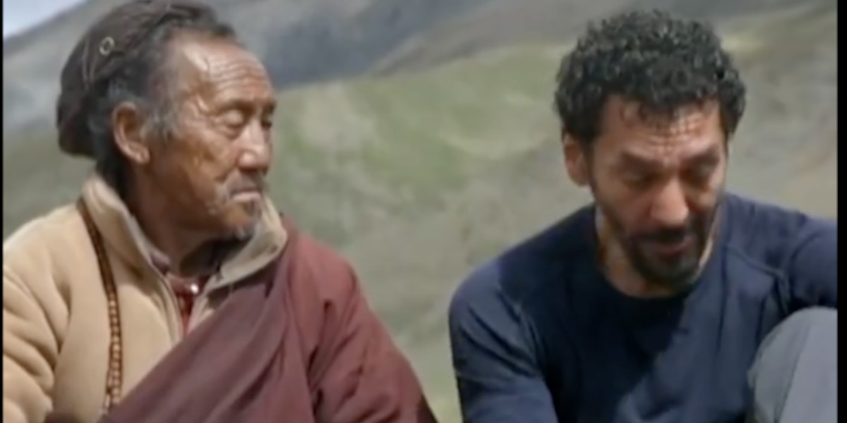 Tomer Sisley : une leçon de vie inoubliable au Népal