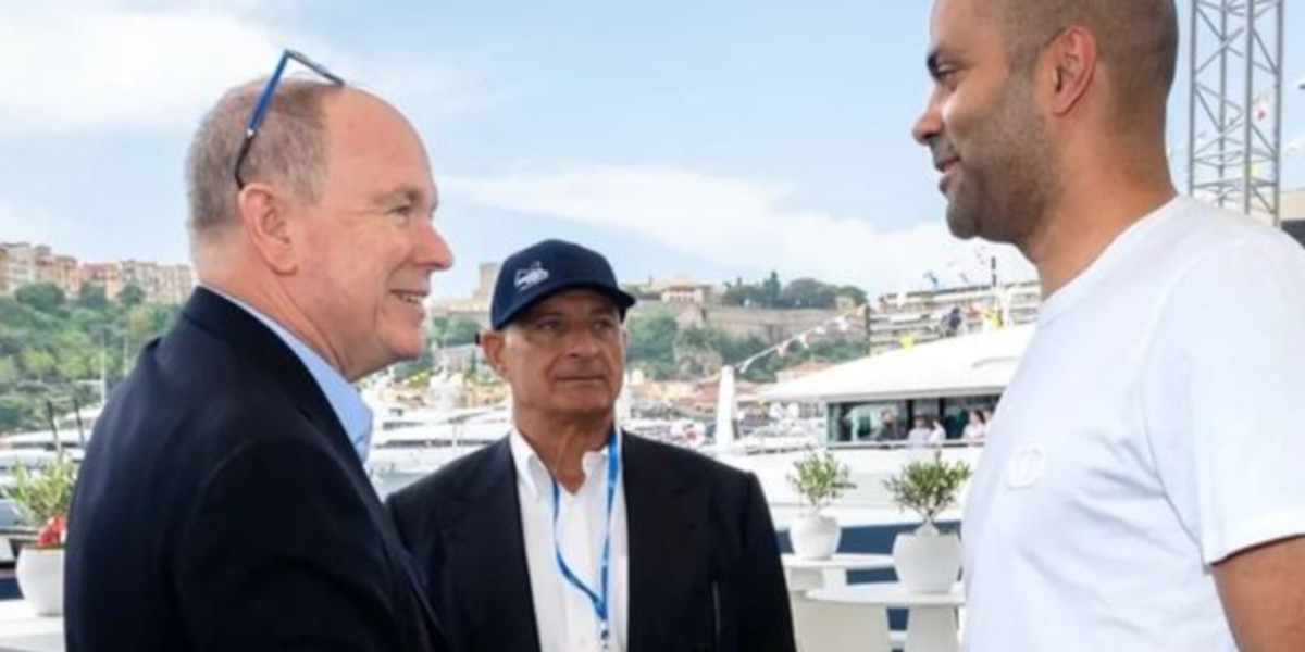 Tony Parker fête ses 42 ans sur son yacht d'exception à Monaco