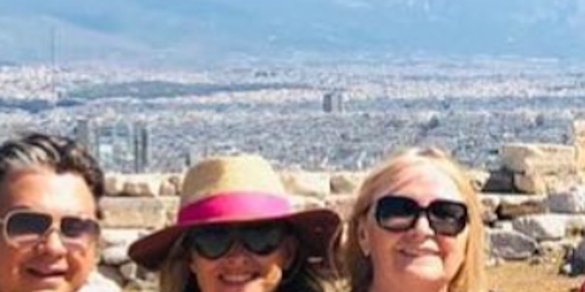 Valérie Trierweiler « échappée » en Grèce, le mariage de Julie Gayet ignoré