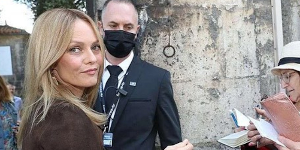 Vanessa Paradis face à Félix Moati au théâtre - l'étrange réaction de sa fiancée