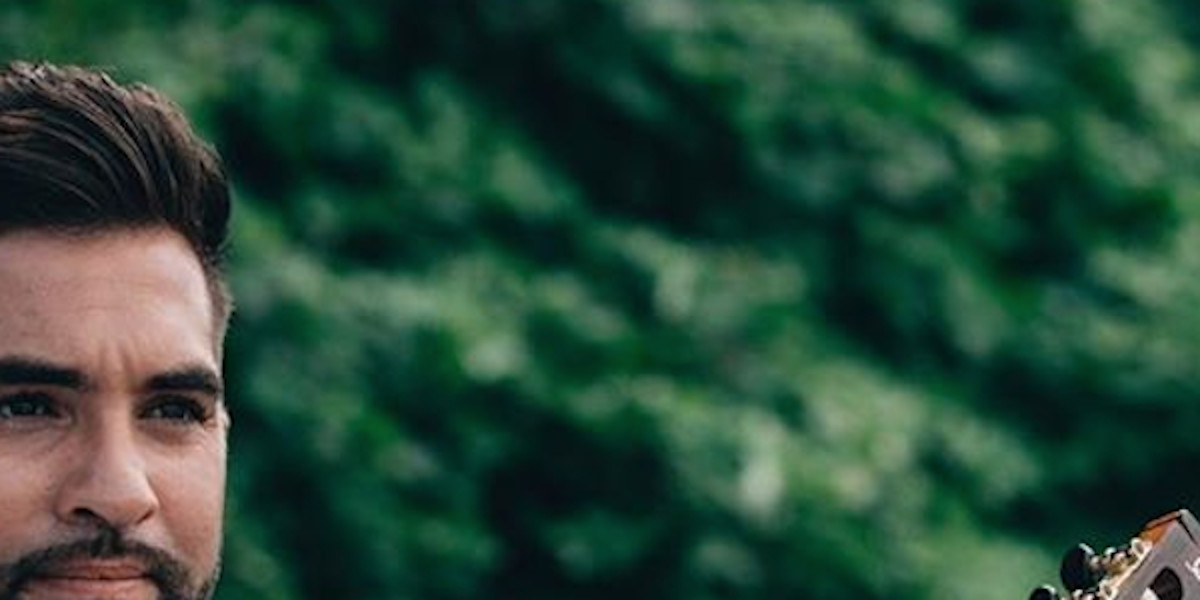Vianney gêné par une étrange requête de Kendji Girac, présentation avec une étrange cousine