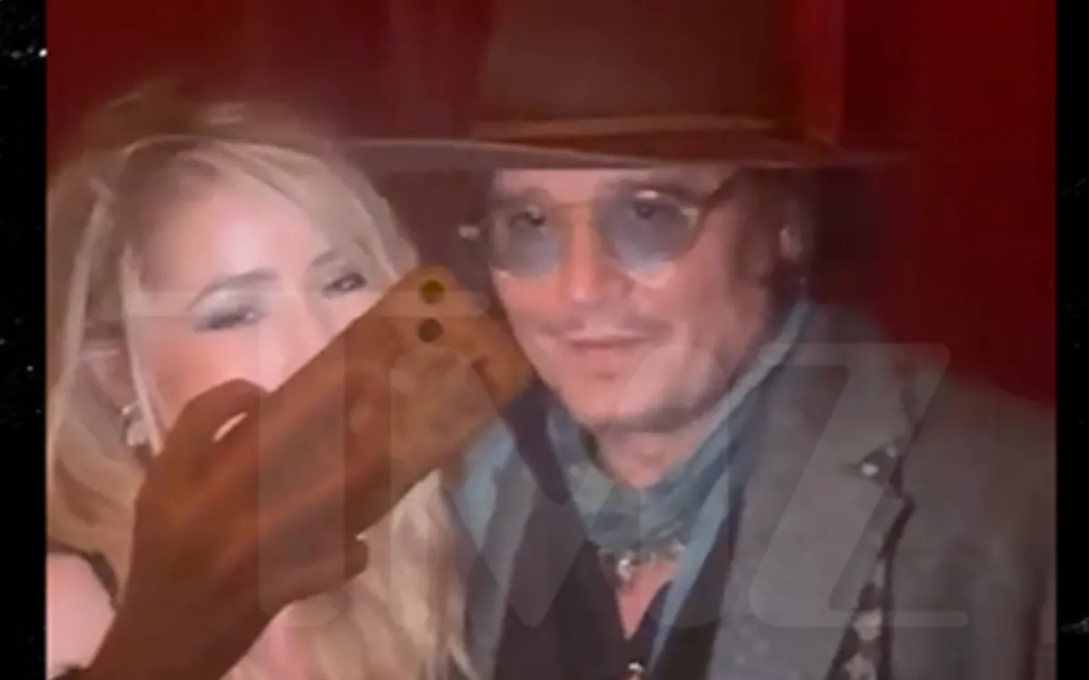À Los Angeles, Johnny Depp s'isole avec une mystérieuse blonde