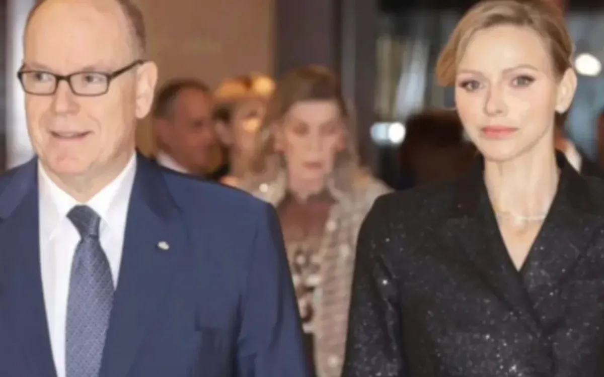Albert et Charlène de Monaco ce que cache la Une « la famille s'agrandit »