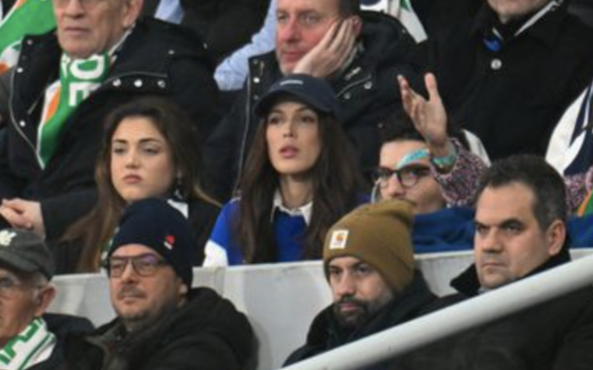 Antoine Dupont : Iris Mittenaere fait polémique au stade 