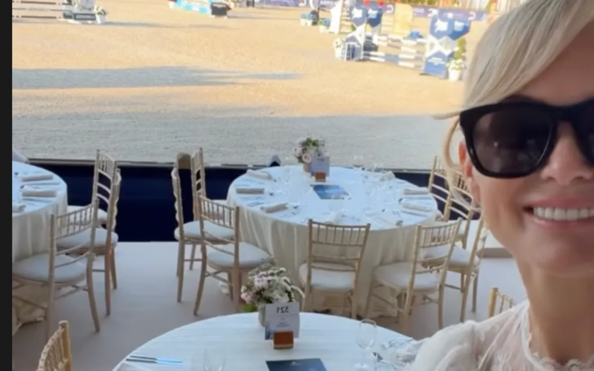 « Bonjour Paris », Laeticia Hallyday en soutien à Serge Varsano au Paris Jumping