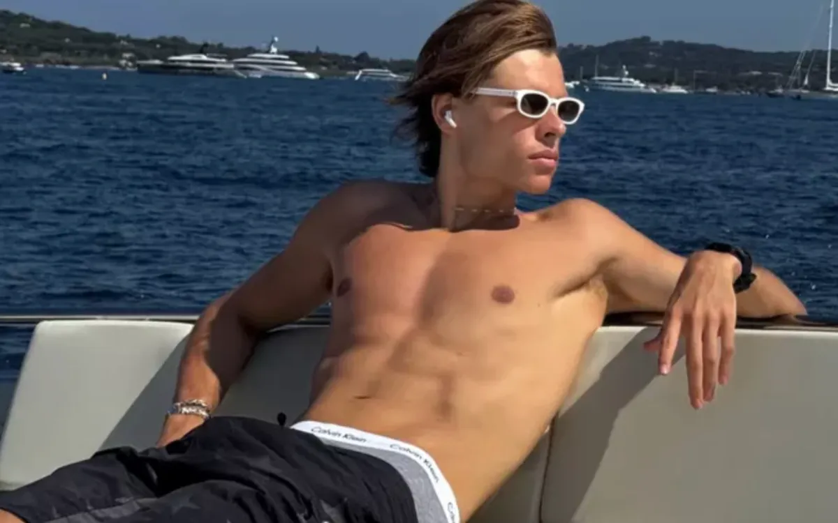 Cameron Smet sur les traces de Johnny : son hommage secret en plein cœur de Saint-Tropez !