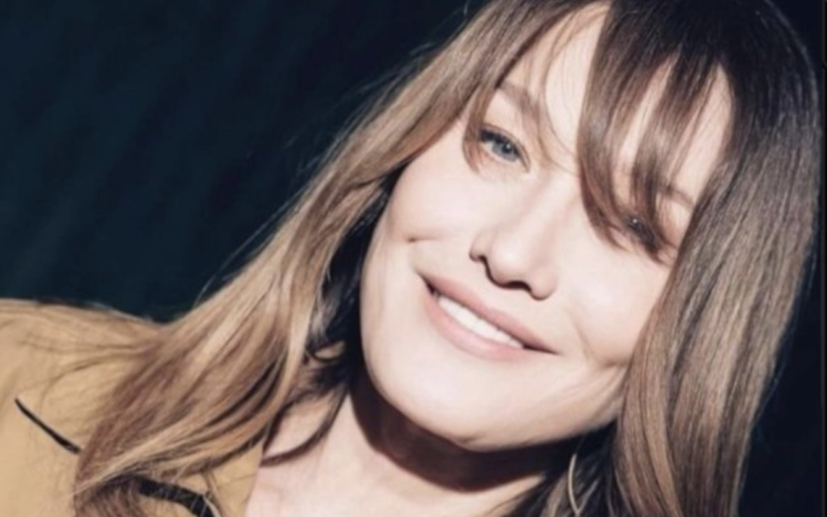  Carla Bruni « pathétique » et « indécente » ? Son élégance au tribunal pour la libération de Nicolas Sarkozy fait scandale !