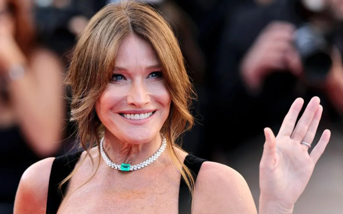 Carla Bruni-Sarkozy : après cinq ans de traitement, cette peur qui ne la quitte pas