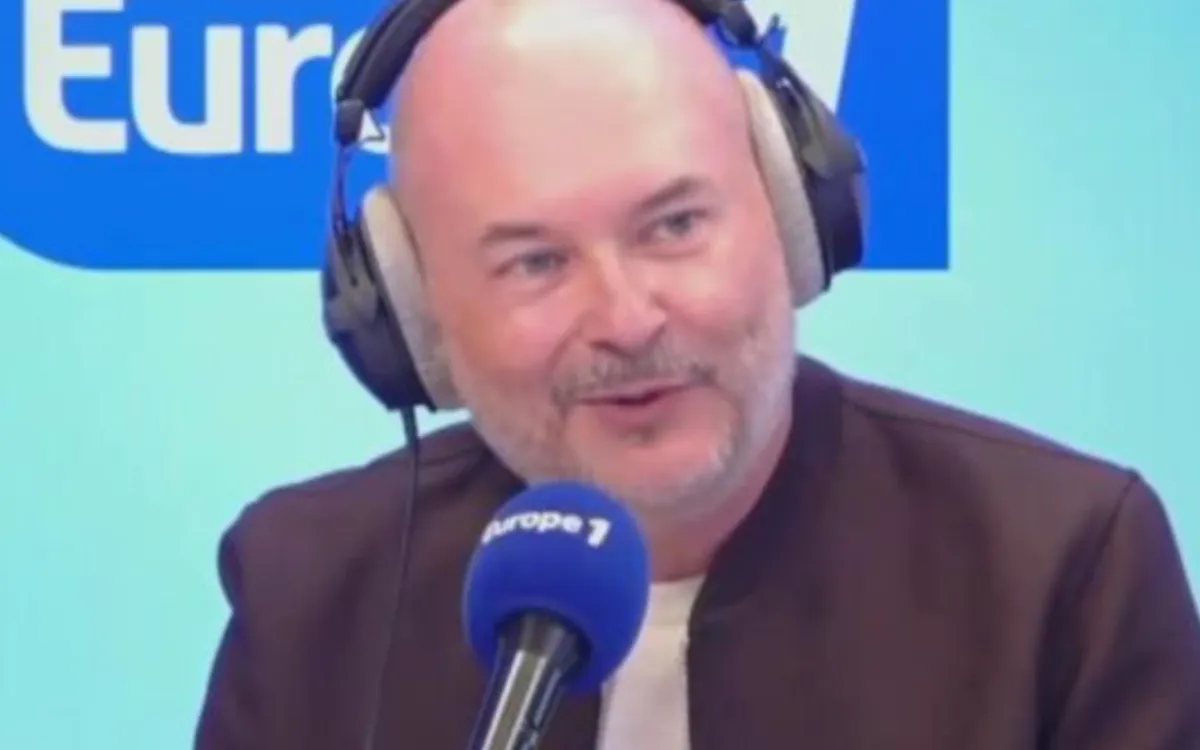 Cauet sur Europe 1 et Europe 2 : les 30 minutes d'antenne qui se chevauchent