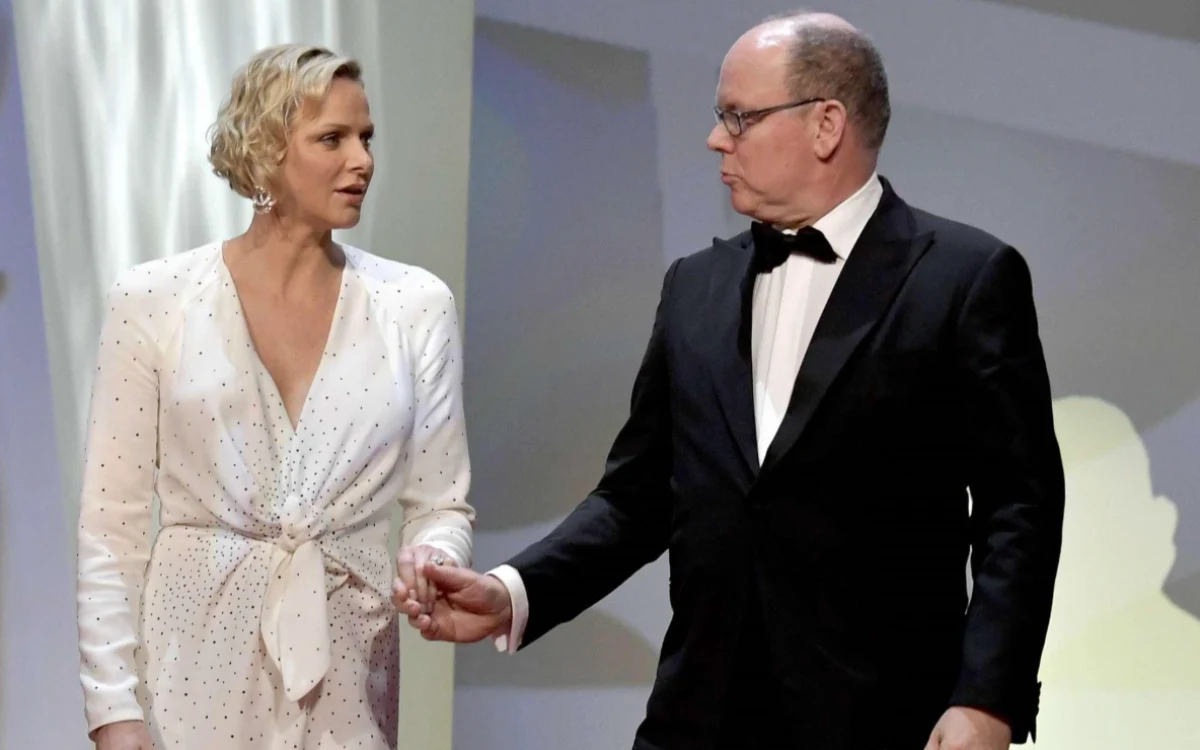 Charlène de Monaco : Albert II ne sera finalement pas seul aux funérailles d'Harald V