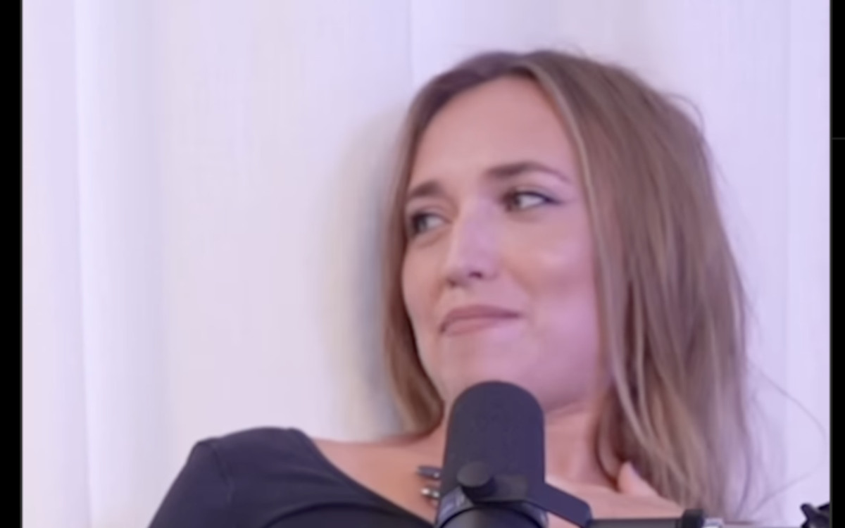 Chloé Jouannet : son business drôle et ingénieux autour de l'Oscar de Jean Dujardin