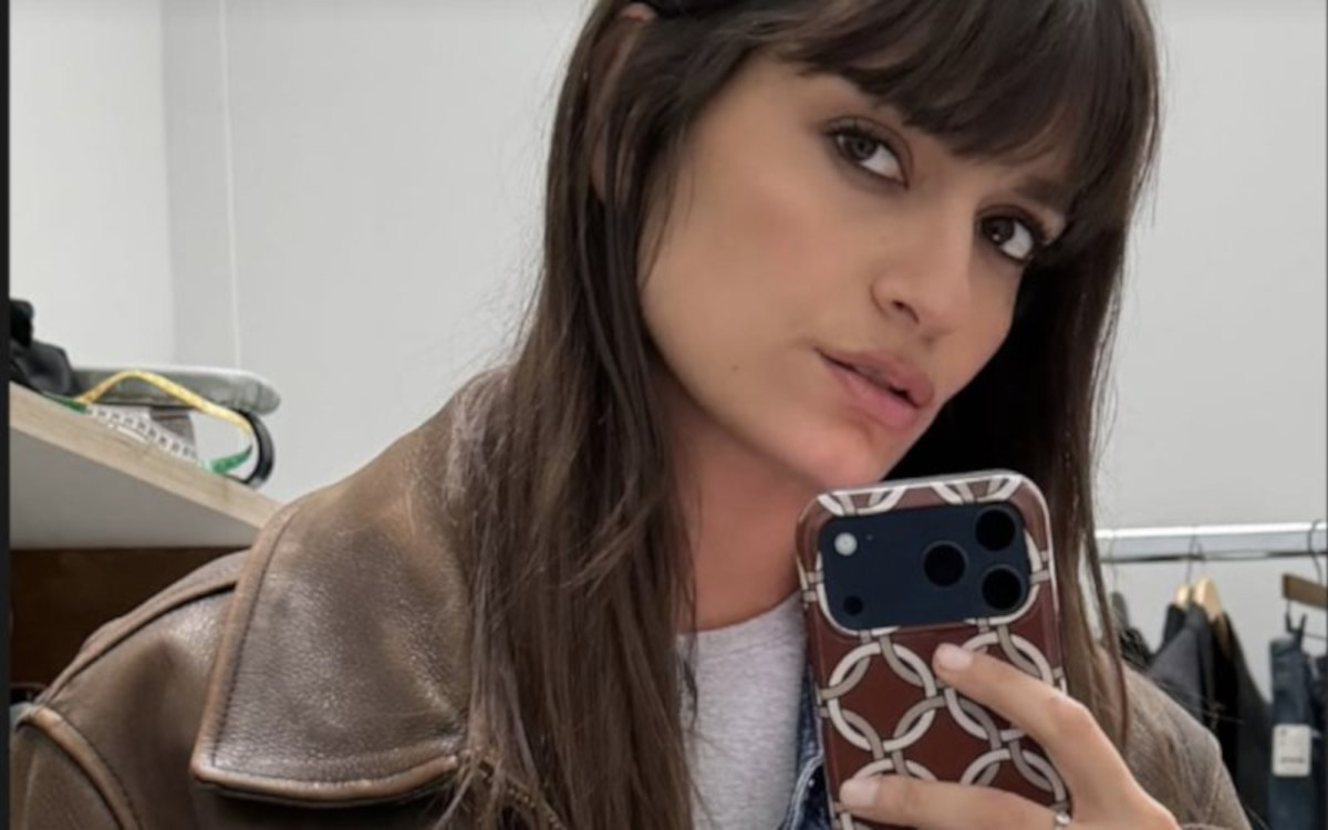 Clara Luciani, son hommage vibrant à Benjamin Biolay et Raphaël... ses "anges gardiens" 