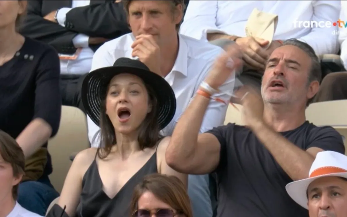 « Une complicité flagrante » : Marion Cotillard et Jean Dujardin font sensation à Roland-Garros