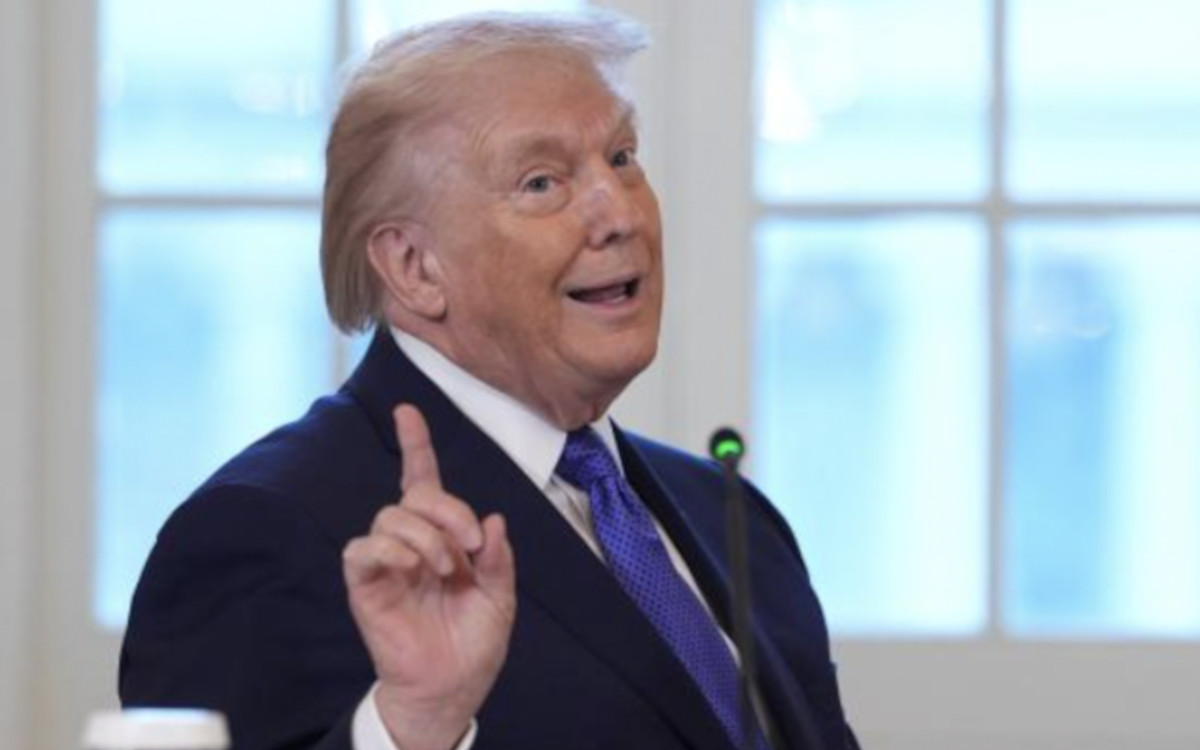 Emmanuel Macron : Le sommet du G7 décalé pour... les combats de MMA de Donald Trump !