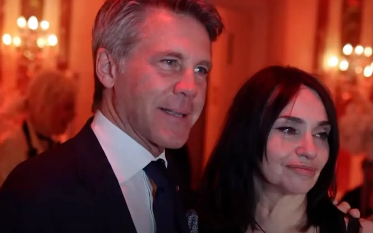 Emmanuel-Philibert de Savoie et Béatrice Dalle réunis à Paris pour une soirée de prestige