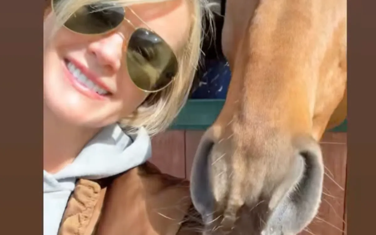« Entre Paris et Los Angeles » : la nouvelle vie de Laeticia Hallyday avec Serge Varsano