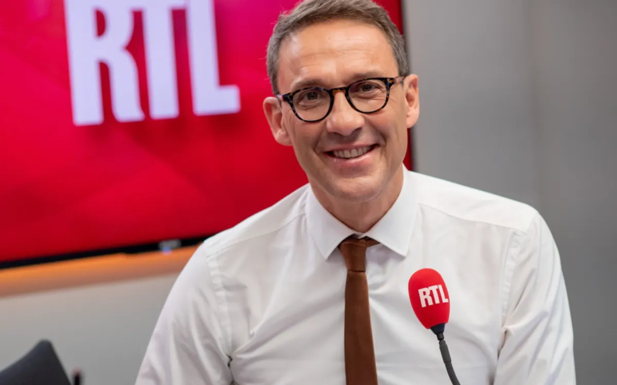 Face aux ravages des flammes et aux galères d'assurances, Julien Courbet débarque en urgence sur RTL