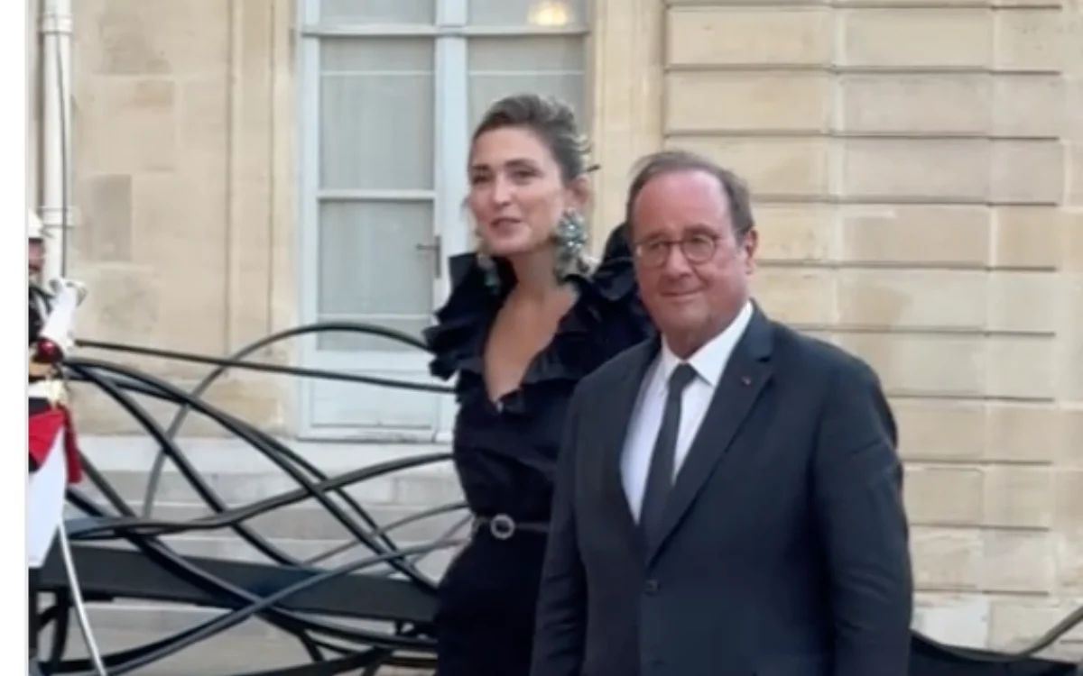 François Hollande et Julie Gayet : douze ans après le scooter, les voilà ensemble à l'Élysée 