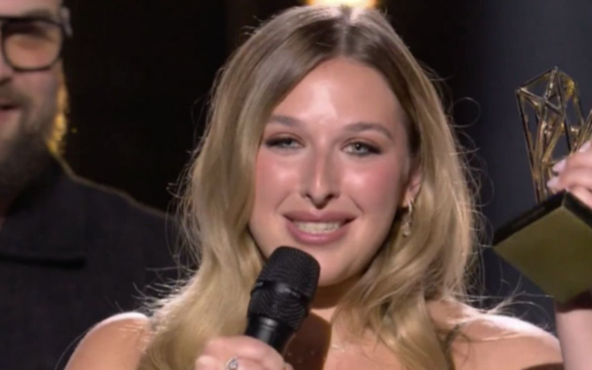 Helena : Son secret pour garder les pieds sur terre ? 