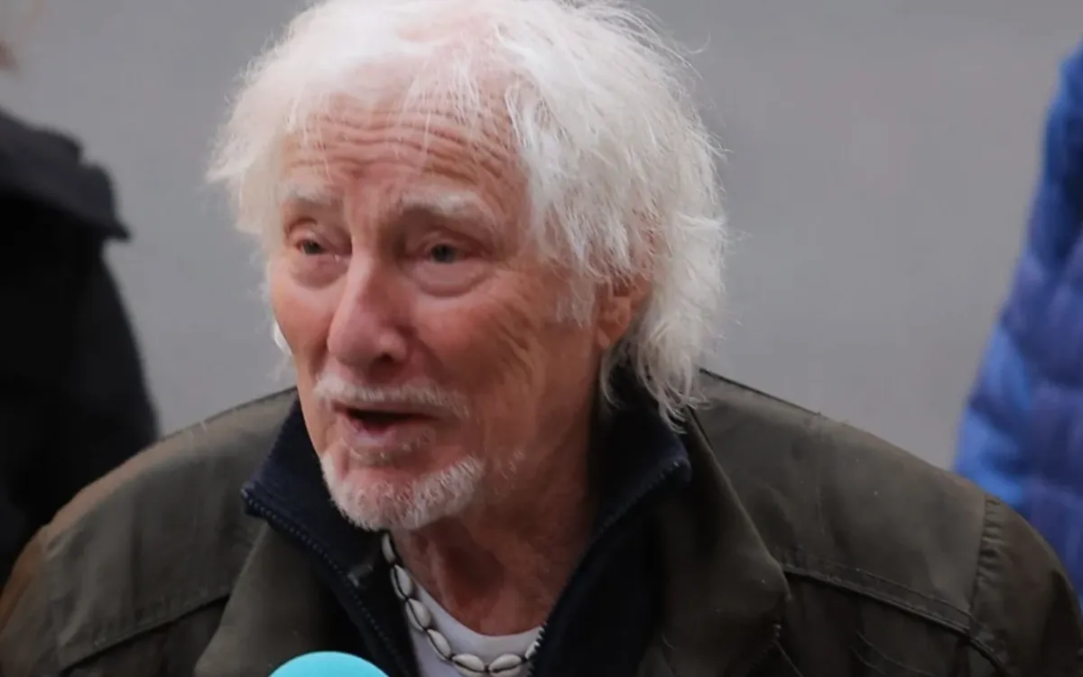 Hugues Aufray face à deux intrus chez lui : ce qui a interrompu leur tentative