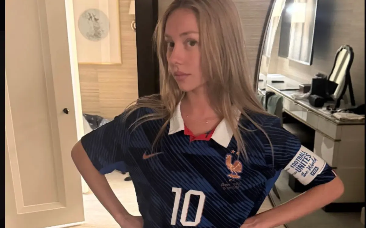 Kylian Mbappé partage une image d'Ester Expósito avec un détail remarqué avant de la supprimer
