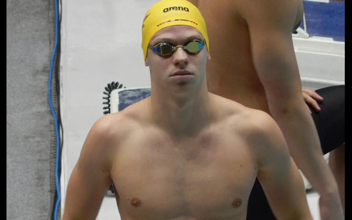 L'incroyable rôle d'Oscar, 17 ans, le garde du corps émotionnel de Léon Marchand