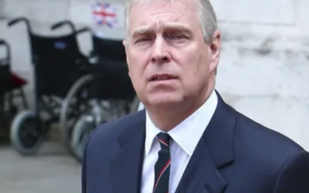 La famille royale « panique » : Andrew Windsor serait au « bord du suicide » après sa destitution ! 
