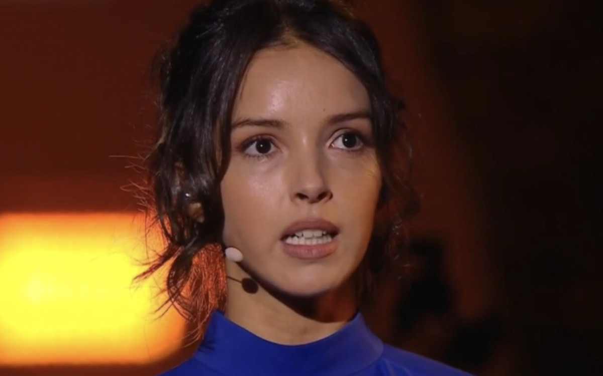 Lyna Khoudri critiquée en plein hommage du 13 novembre : Karim Benzema sort de son silence et « frappe fort » !