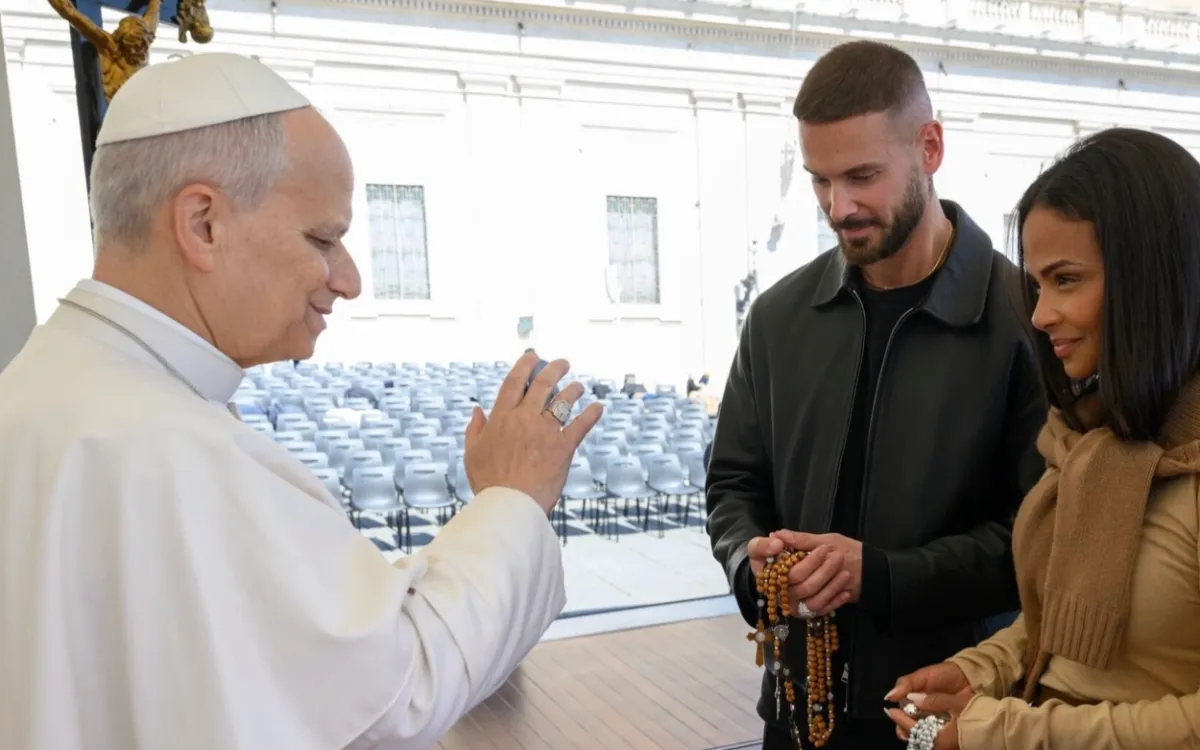 M. Pokora et Christina Milian en plein prière avec Léon XIV au Vatican