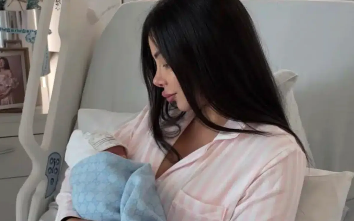 Maeva Ghennam maman : juste après l'accouchement, son bonheur bascule pendant trois jours