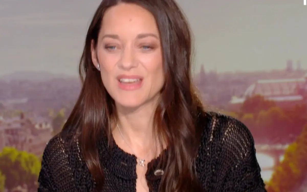 Marion Cotillard prise en photo à son insu : pourquoi sa réaction l'a longtemps travaillée