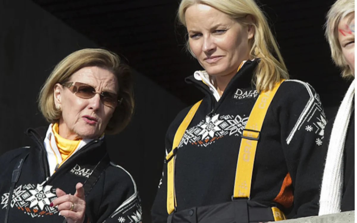 Marius Borg Høiby : Sonja embrasse les autres, puis se détourne quand il arrive