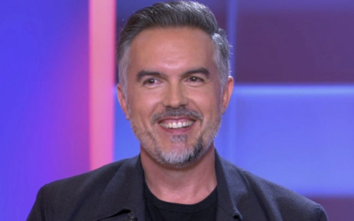 Maxime Chattam liquide le passé après sa rupture avec Faustine Bollaert, il se réinvente à « 1000 à l'heure » 